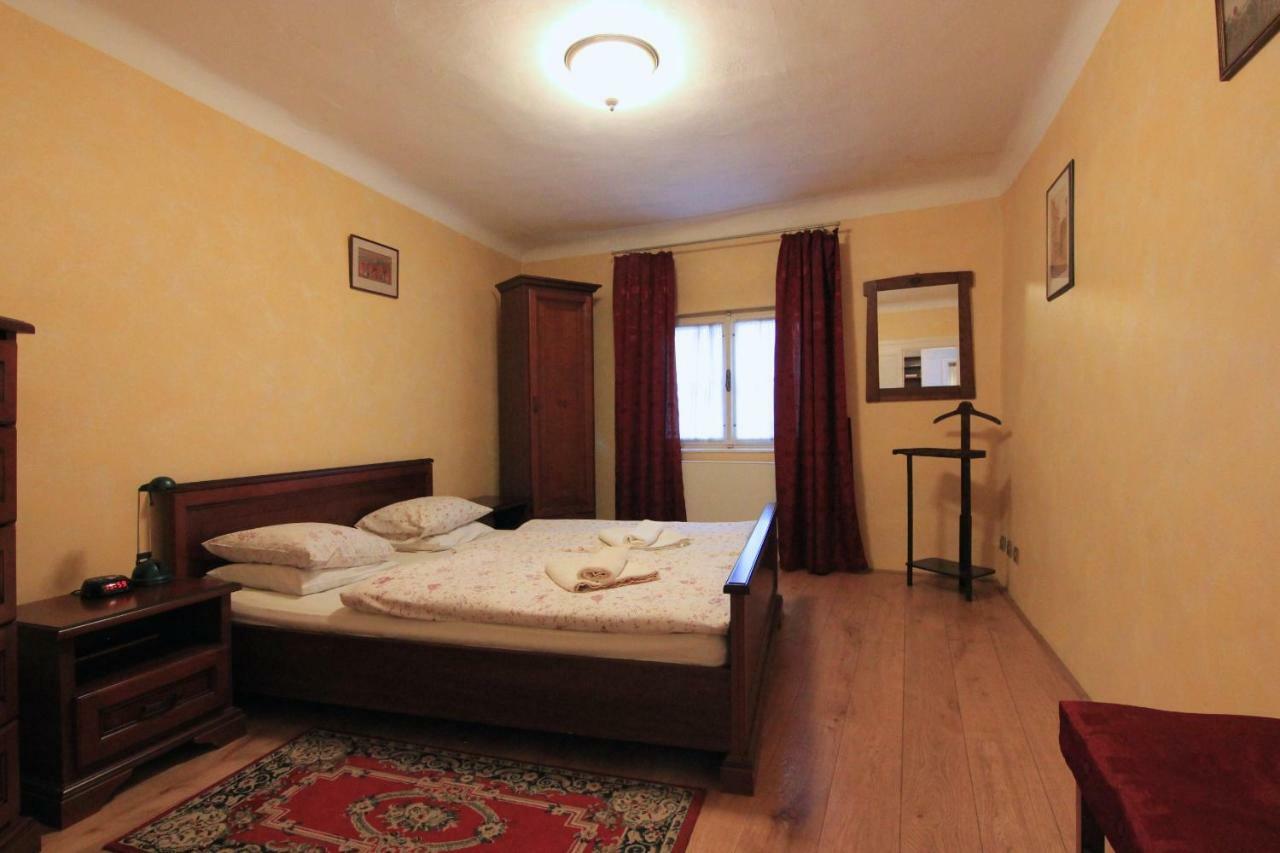 Mala Strana apartment 1 Praha Bagian luar foto
